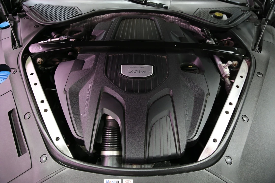 2018 Porsche 971 Panamera - Image 7 of 31