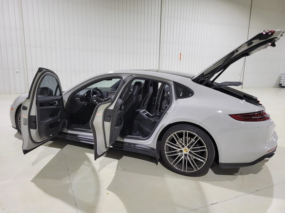 2018 Porsche 971 Panamera - Image 28 of 31