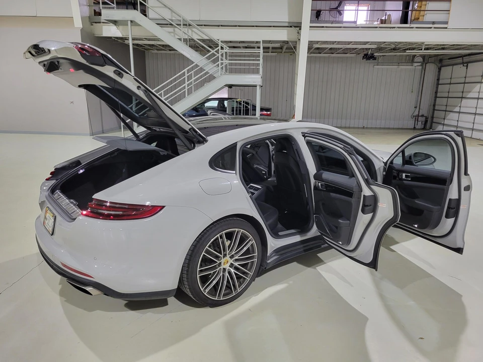 2018 Porsche 971 Panamera - Image 29 of 31