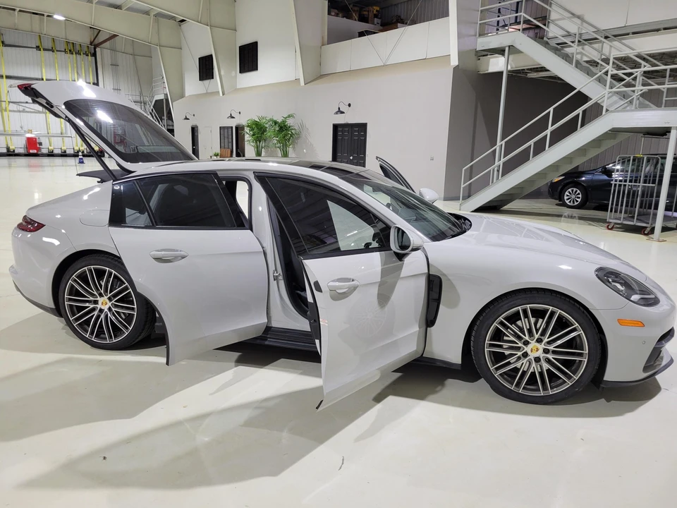 2018 Porsche 971 Panamera - Image 30 of 31