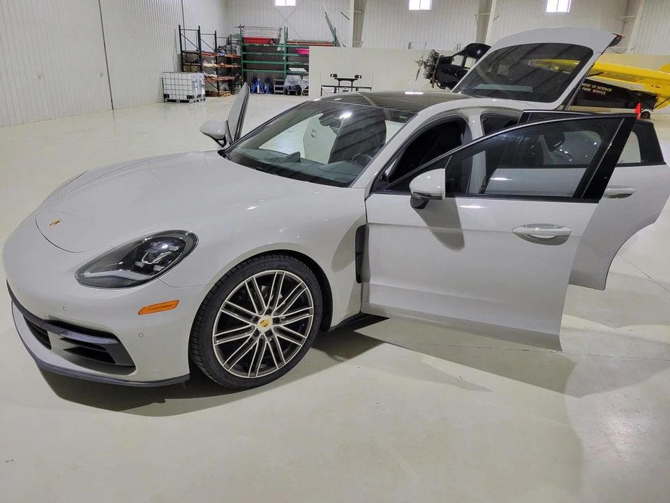 2018 Porsche 971 Panamera - Image 27 of 31