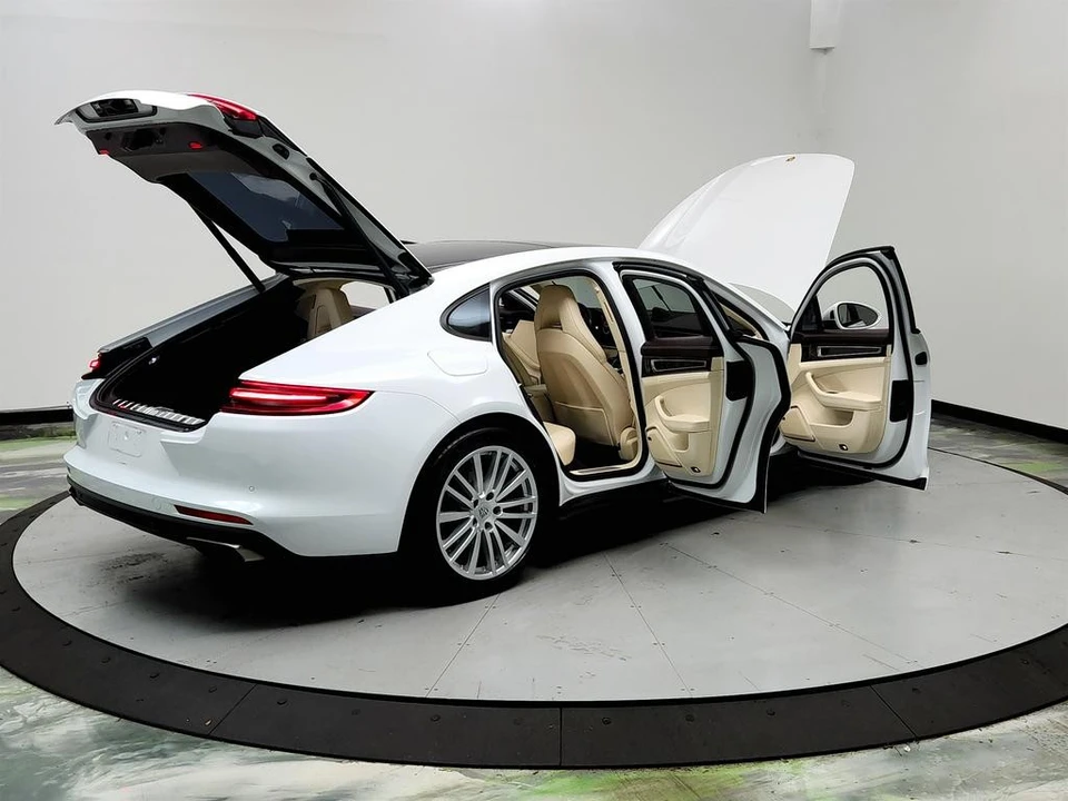 2018 Porsche 971 Panamera - Image 11 of 12