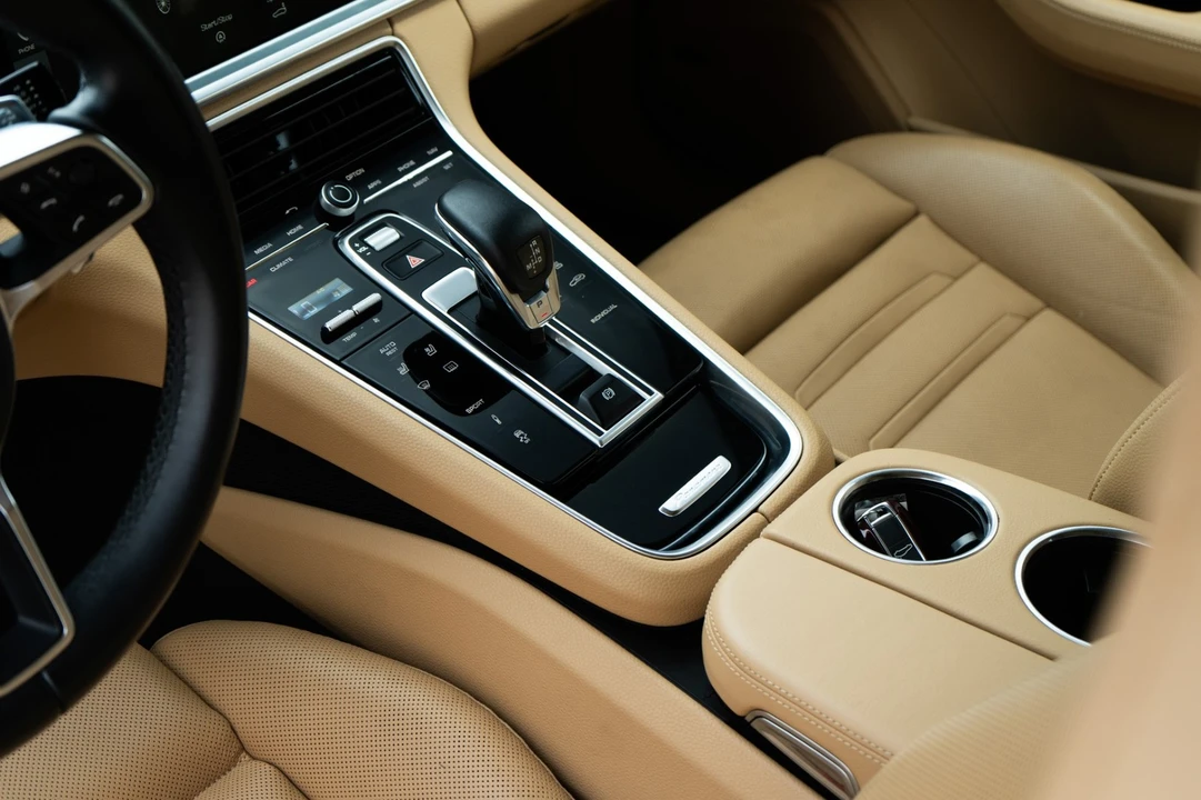 2018 Porsche 971 Panamera - Image 17 of 31