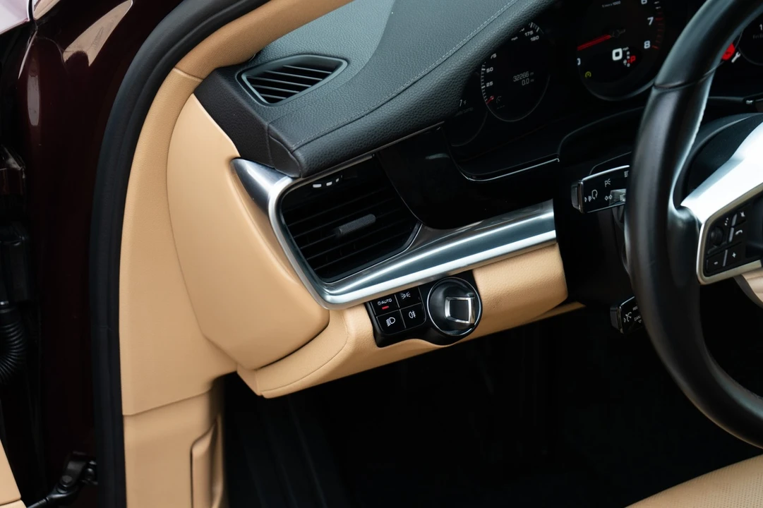 2018 Porsche 971 Panamera - Image 16 of 31