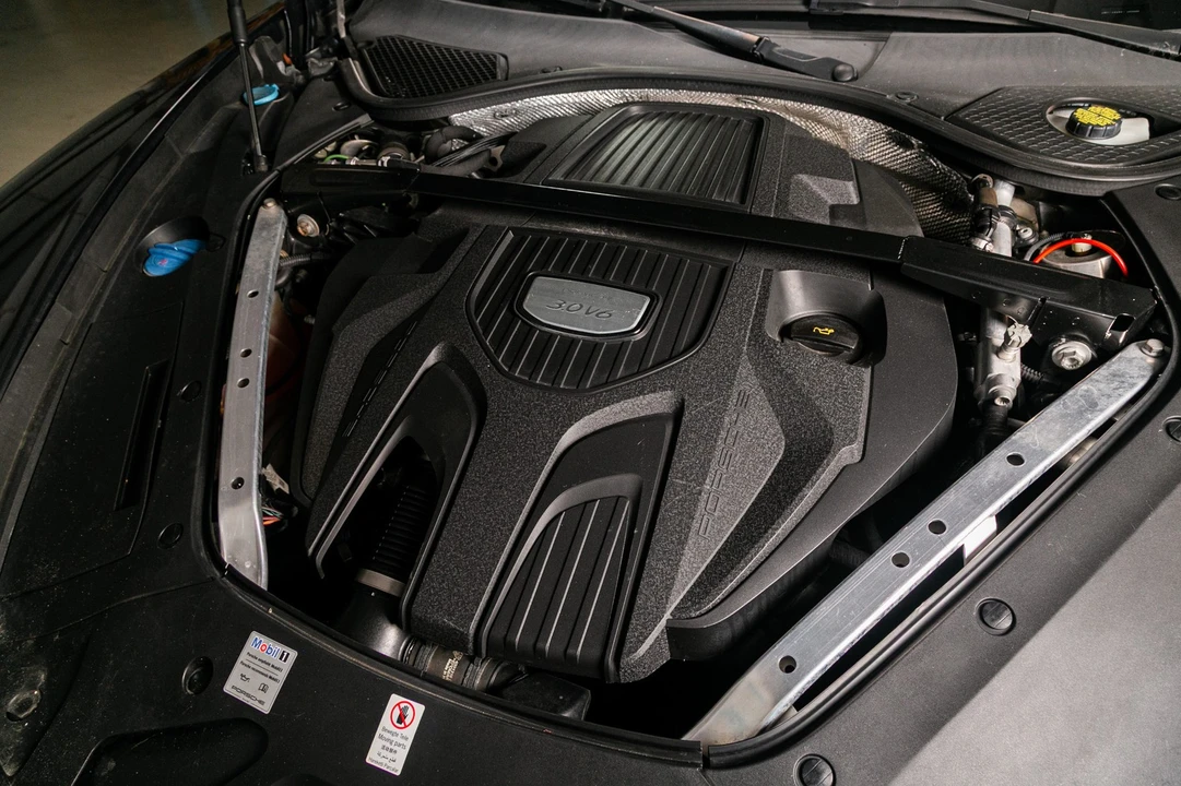 2018 Porsche 971 Panamera - Image 14 of 21