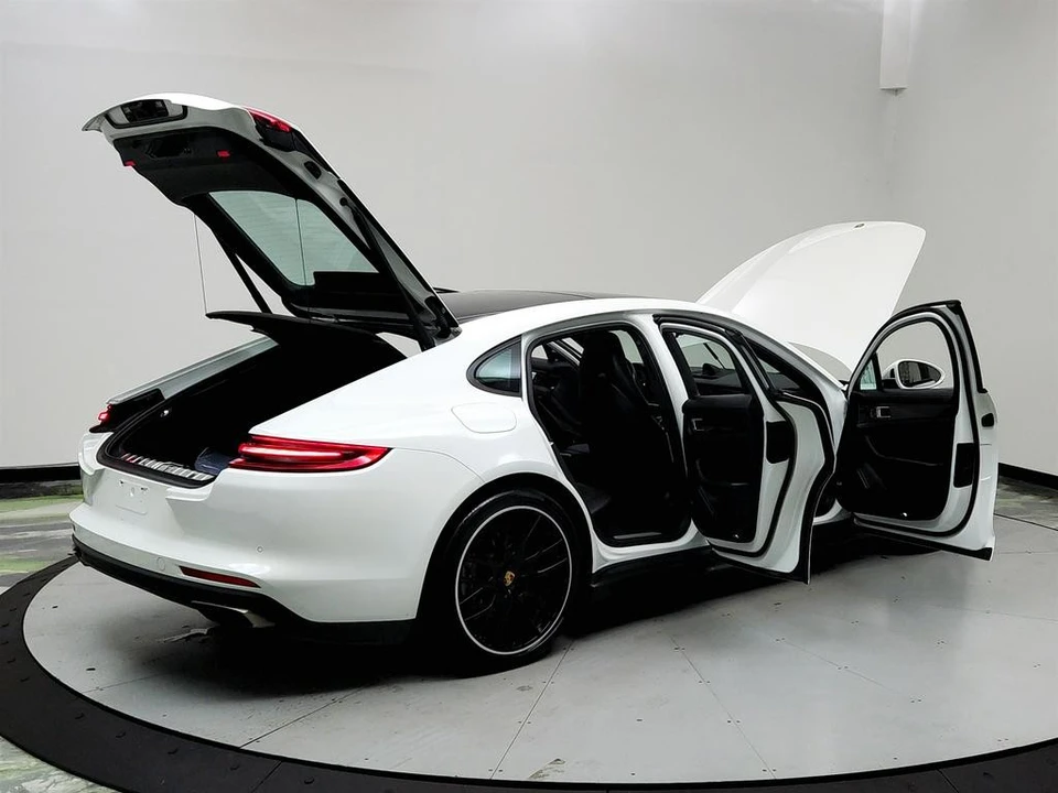 2018 Porsche 971 Panamera - Image 11 of 12