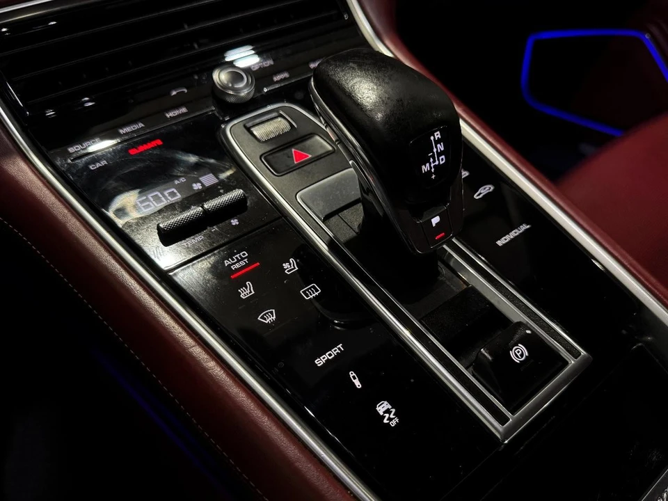 2018 Porsche 971 Panamera 4S - Image 24 of 31