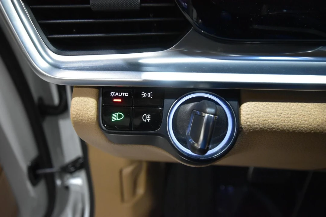 2018 Porsche 971 Panamera 4S - Image 16 of 31
