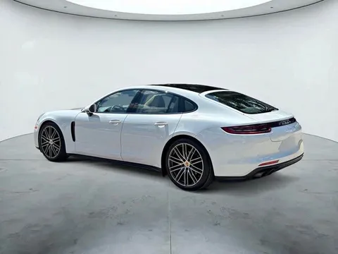 2018 Porsche Panamera 4S Sedan
