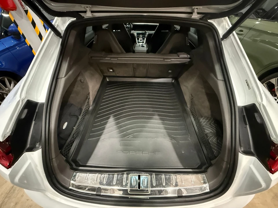 2018 Porsche 971 Panamera Sport Turismo - Image 17 of 18