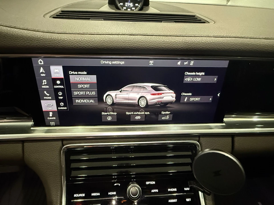 2018 Porsche 971 Panamera Sport Turismo - Image 15 of 18