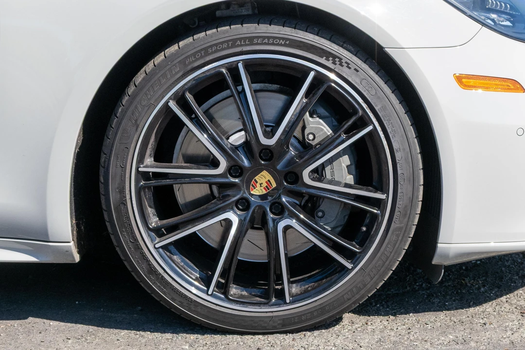 2018 Porsche 971 Panamera Sport Turismo - Image 30 of 31
