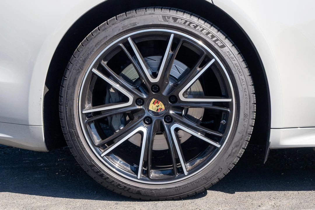 2018 Porsche 971 Panamera Sport Turismo - Image 29 of 31