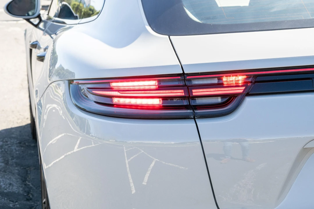 2018 Porsche 971 Panamera Sport Turismo - Image 17 of 31