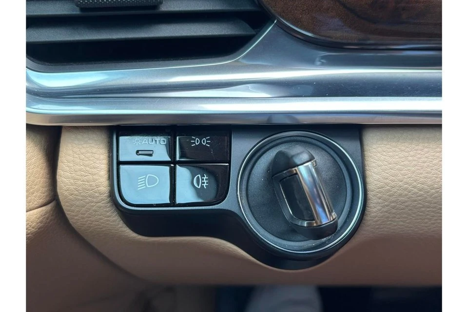 2018 Porsche 971 Panamera - Image 19 of 20