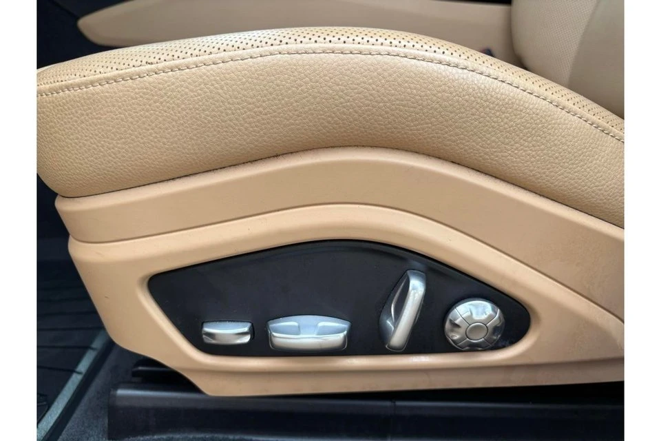 2018 Porsche 971 Panamera - Image 16 of 20