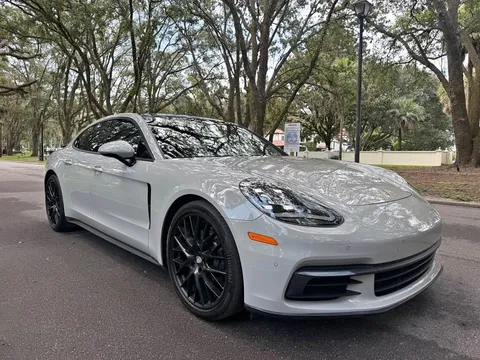 2018 Porsche Panamera 4 Sedan