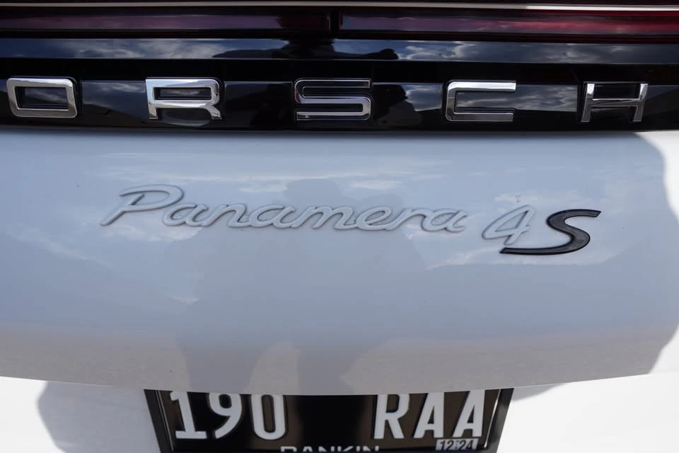 2018 Porsche 971 Panamera - Image 18 of 20