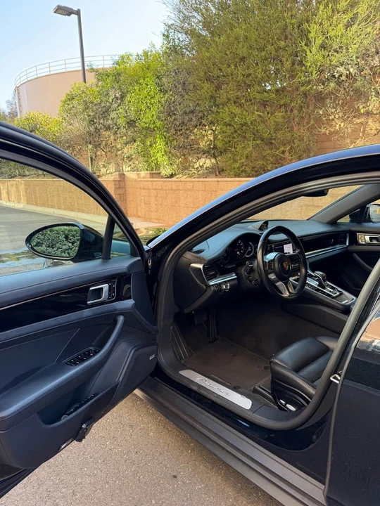 2018 Porsche 971 Panamera - Image 8 of 17