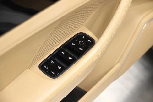 2018 Porsche 971 Panamera - Image 10 of 12