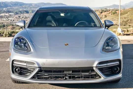 2018 Porsche Panamera Turbo S E-Hybrid Sport Turismo