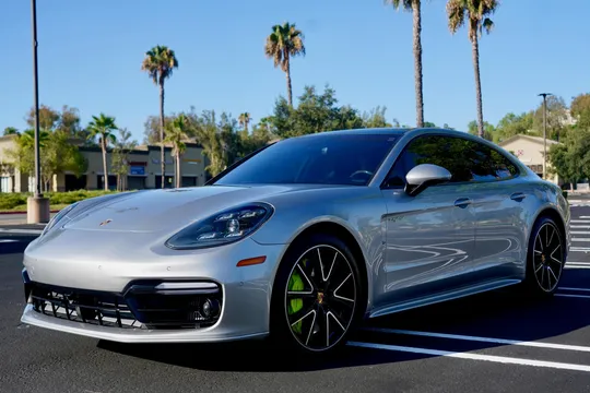 2018 Porsche Panamera Turbo S E-Hybrid