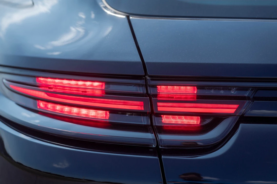 2018 Porsche 971 Panamera Sport Turismo - Image 27 of 31