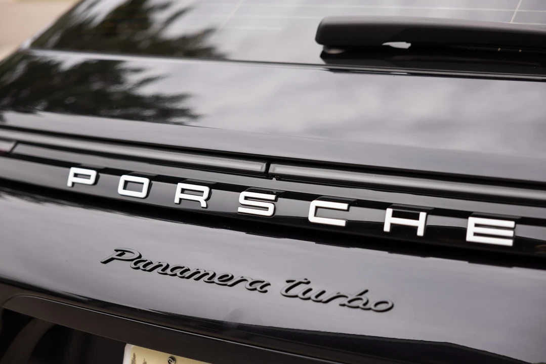 2018 Porsche 971 Panamera Sport Turismo - Image 30 of 31