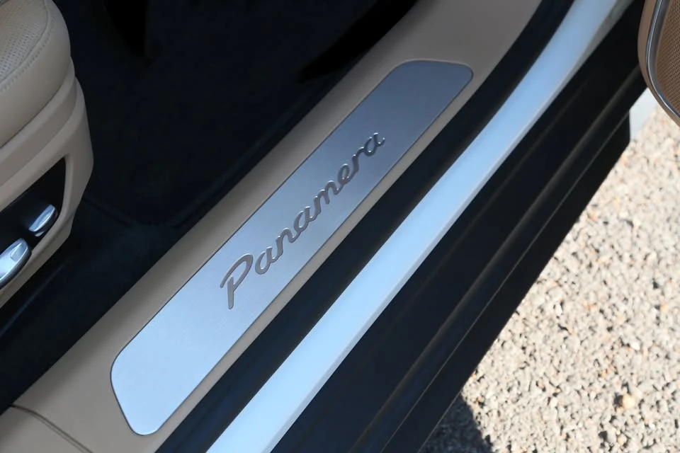 2018 Porsche 971 Panamera - Image 16 of 19
