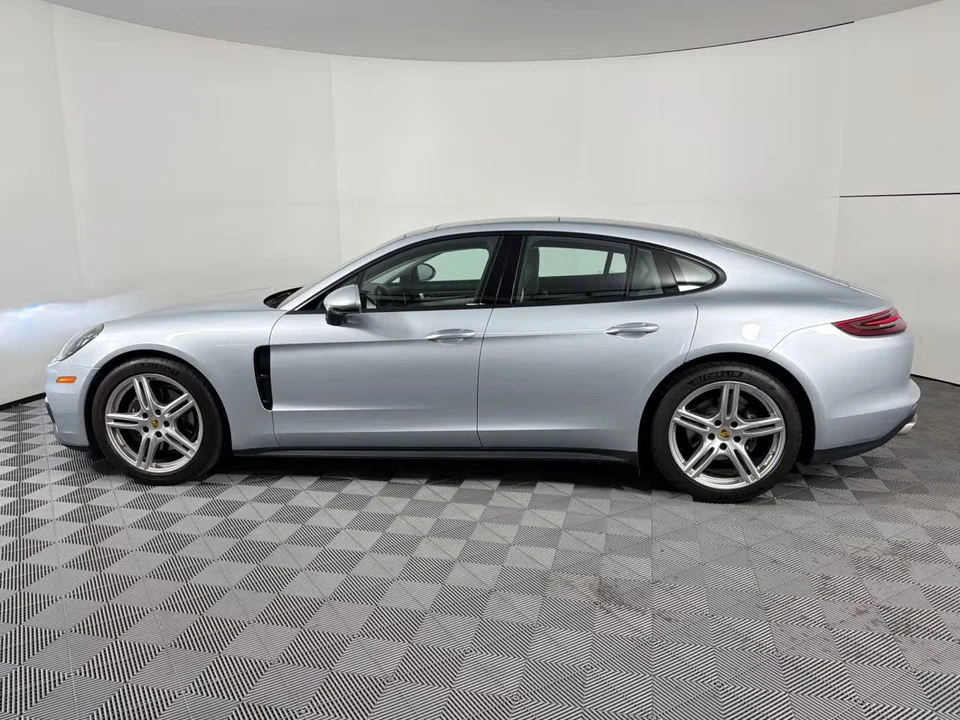 2018 Porsche 971 Panamera - Image 12 of 31
