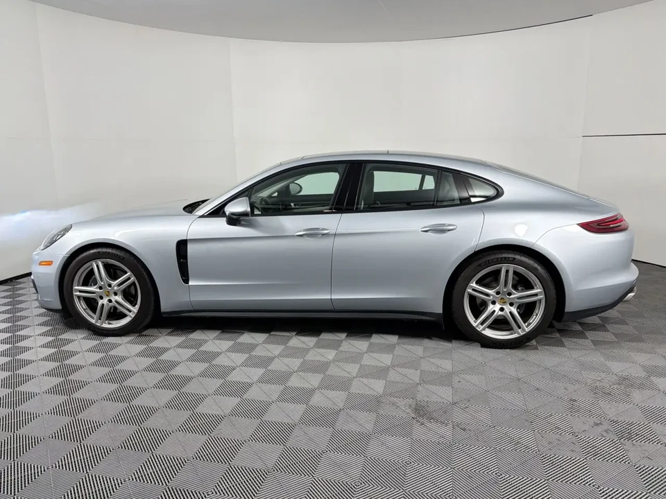 2018 Porsche 971 Panamera - Image 16 of 31