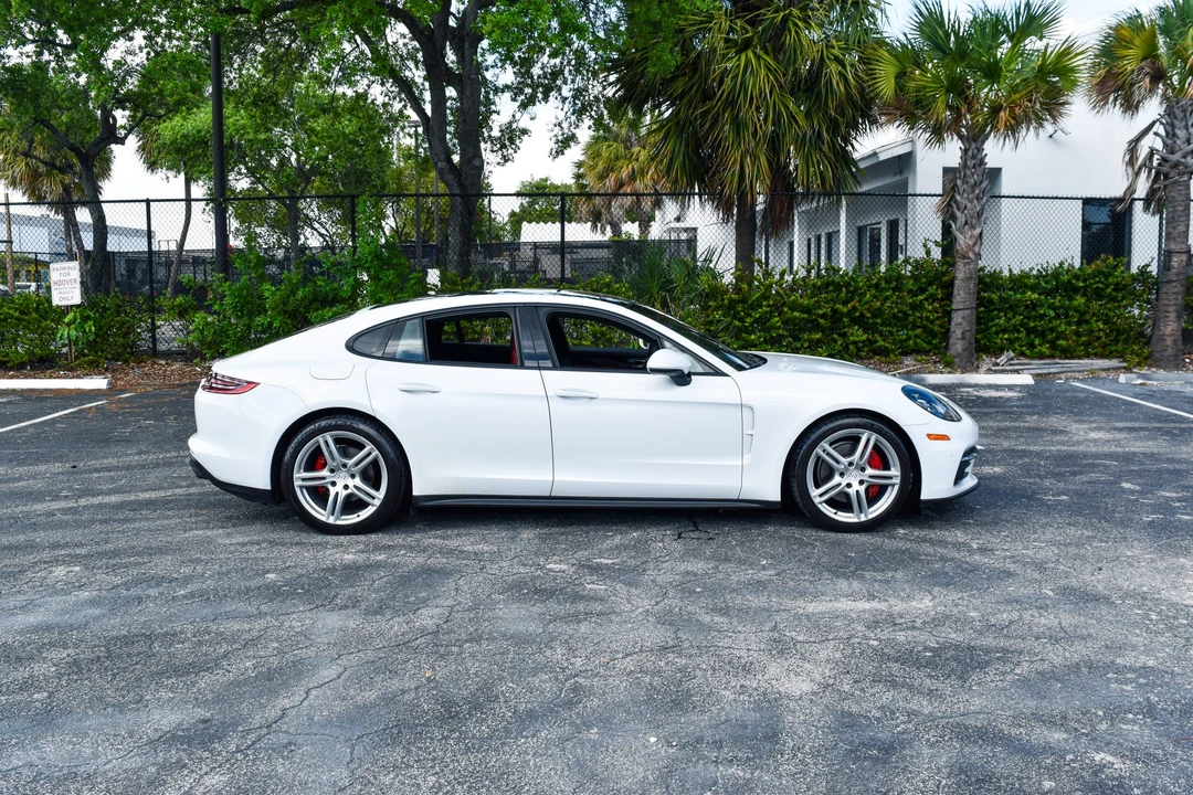 2018 Porsche 971 Panamera - Image 26 of 31