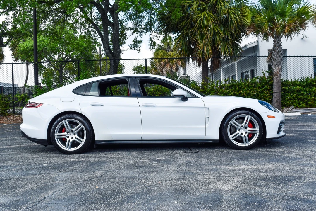 2018 Porsche 971 Panamera - Image 27 of 31