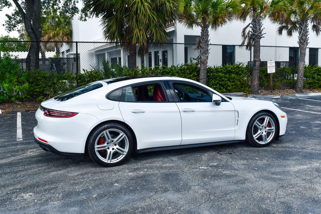 2018 Porsche 971 Panamera - Image 24 of 31