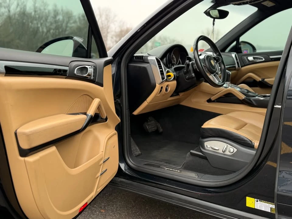2018 Porsche 958 Cayenne - Image 9 of 14