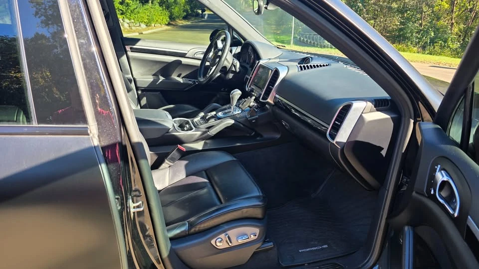 2018 Porsche 958 Cayenne - Image 11 of 17