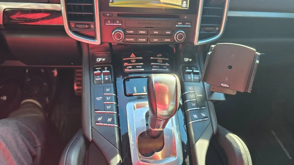2018 Porsche 958 Cayenne - Image 15 of 17