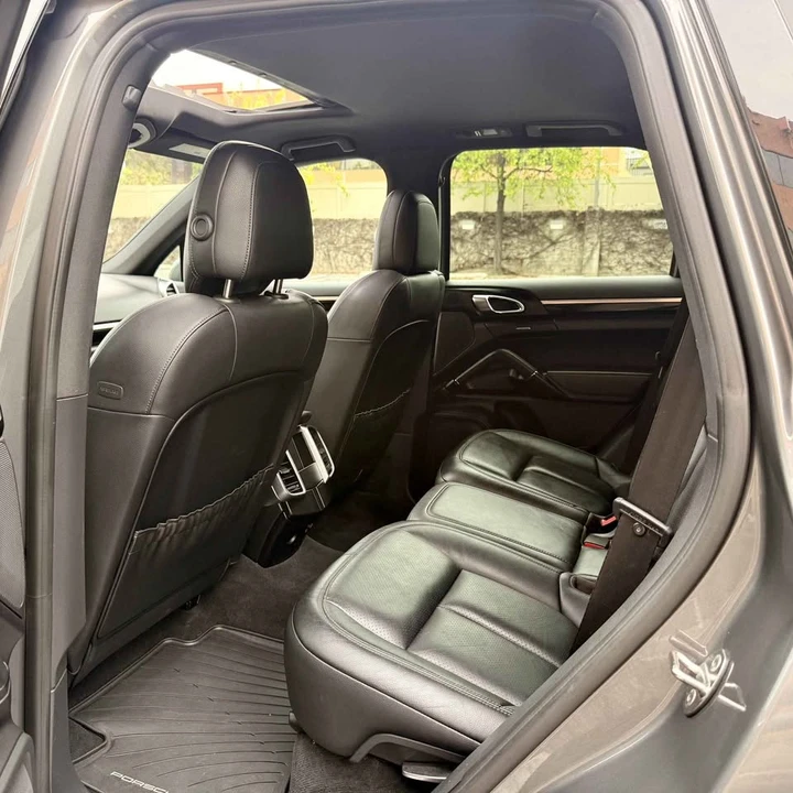 2018 Porsche 958 Cayenne - Image 12 of 19