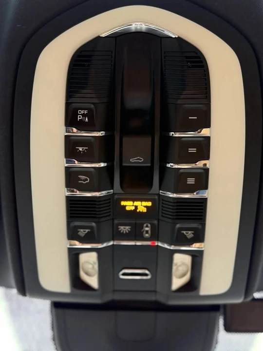2018 Porsche 958 Cayenne - Image 14 of 18