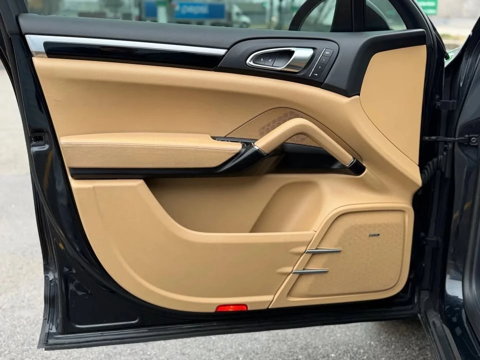 2018 Porsche 958 Cayenne - Image 10 of 18