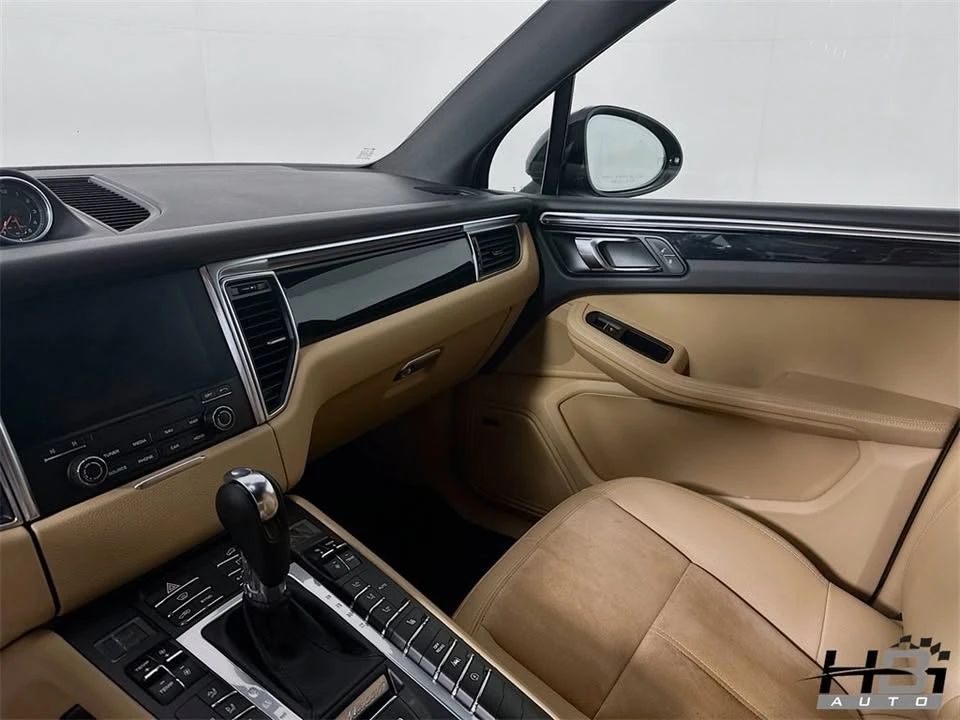 2018 Porsche Macan - Image 15 of 17