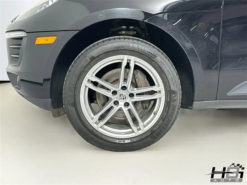 2018 Porsche Macan - Image 16 of 17
