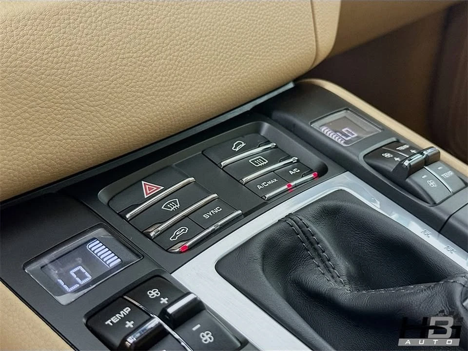 2018 Porsche Macan - Image 11 of 17