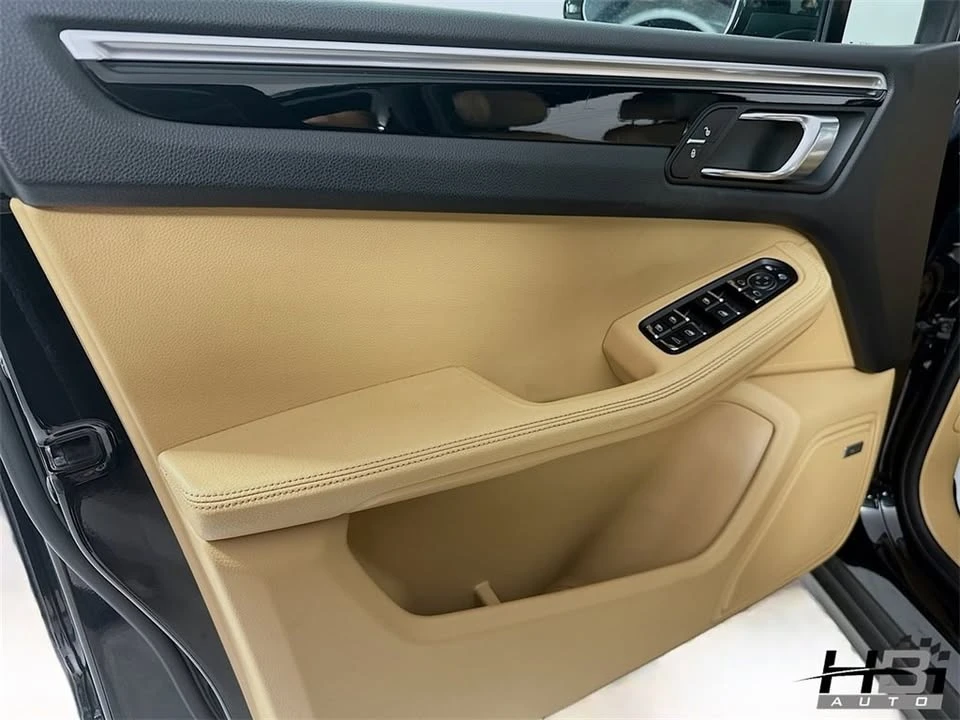 2018 Porsche Macan - Image 12 of 17