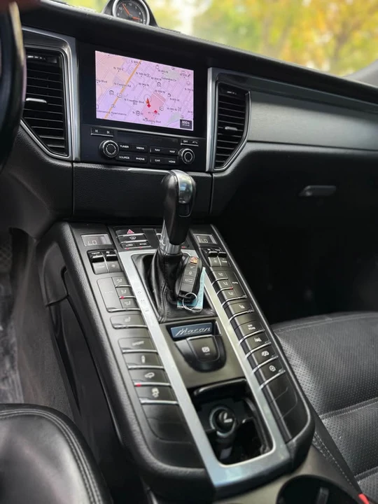2018 Porsche Macan - Image 8 of 13