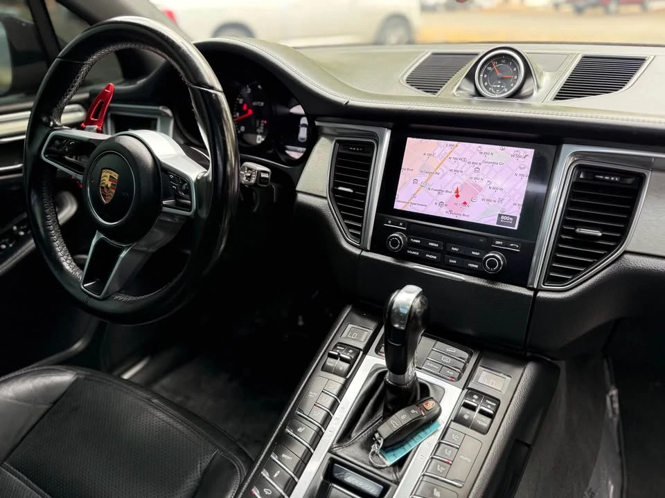 2018 Porsche Macan - Image 12 of 13