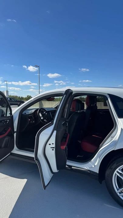 2018 Porsche Macan - Image 9 of 10
