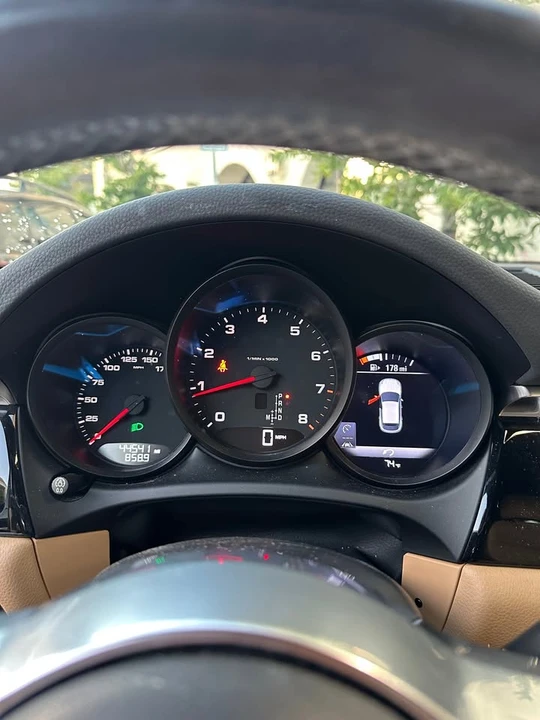 2018 Porsche Macan - Image 12 of 13