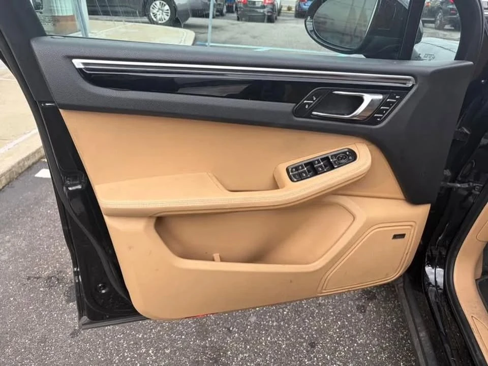 2018 Porsche Macan - Image 12 of 13