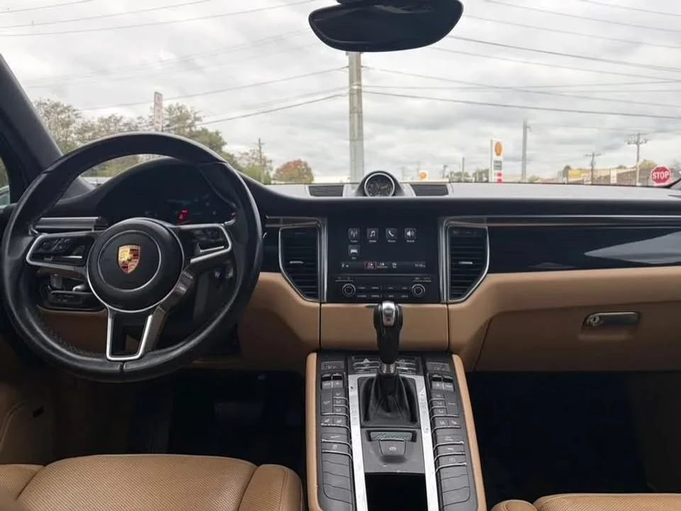 2018 Porsche Macan - Image 9 of 13